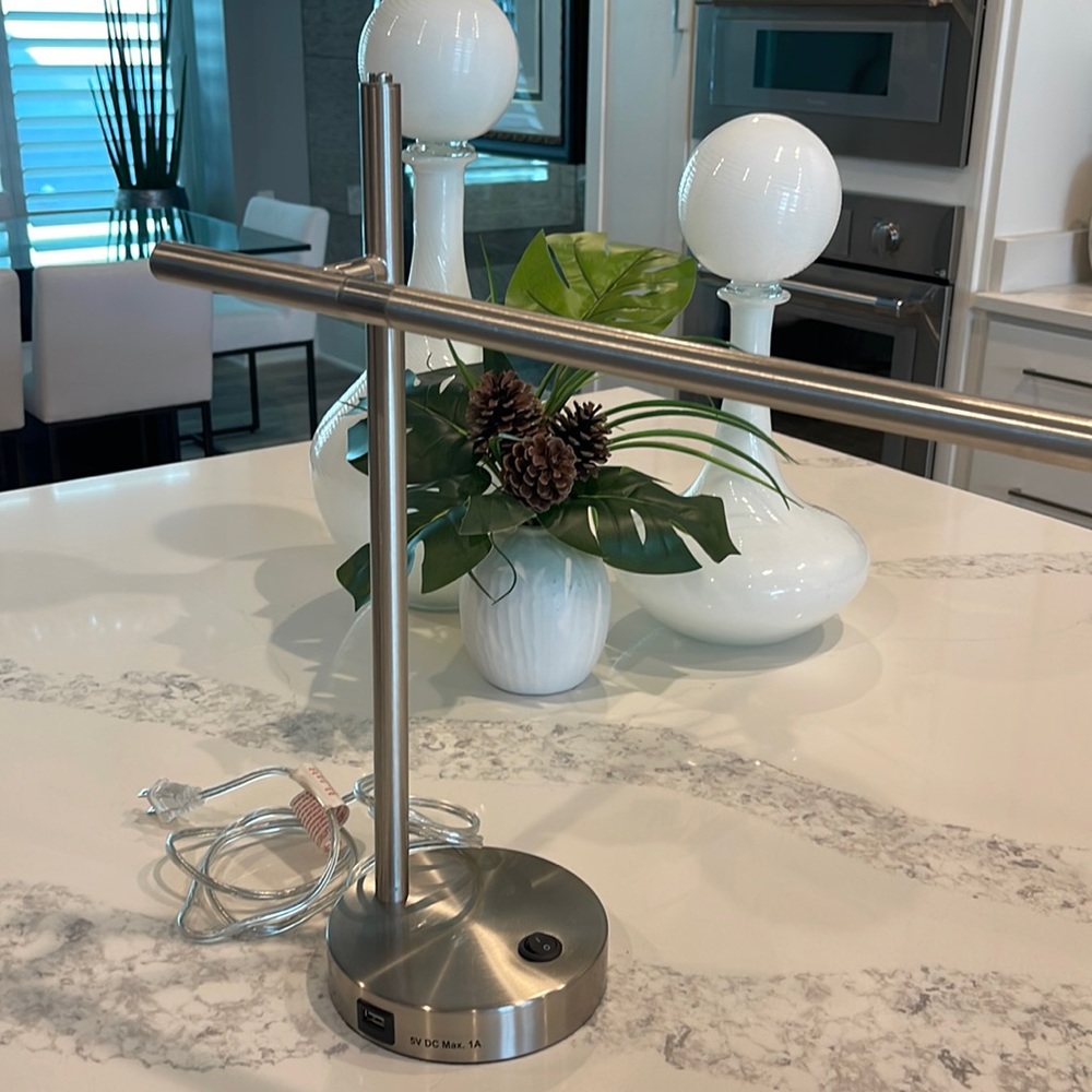 Slimline desk / nightstand light